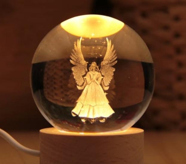 Ahşap Tabanlı Melek Tasarımlı Işıklı Cam Küre